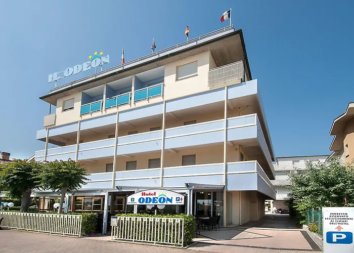 Odeon فندق تّشيرفييا